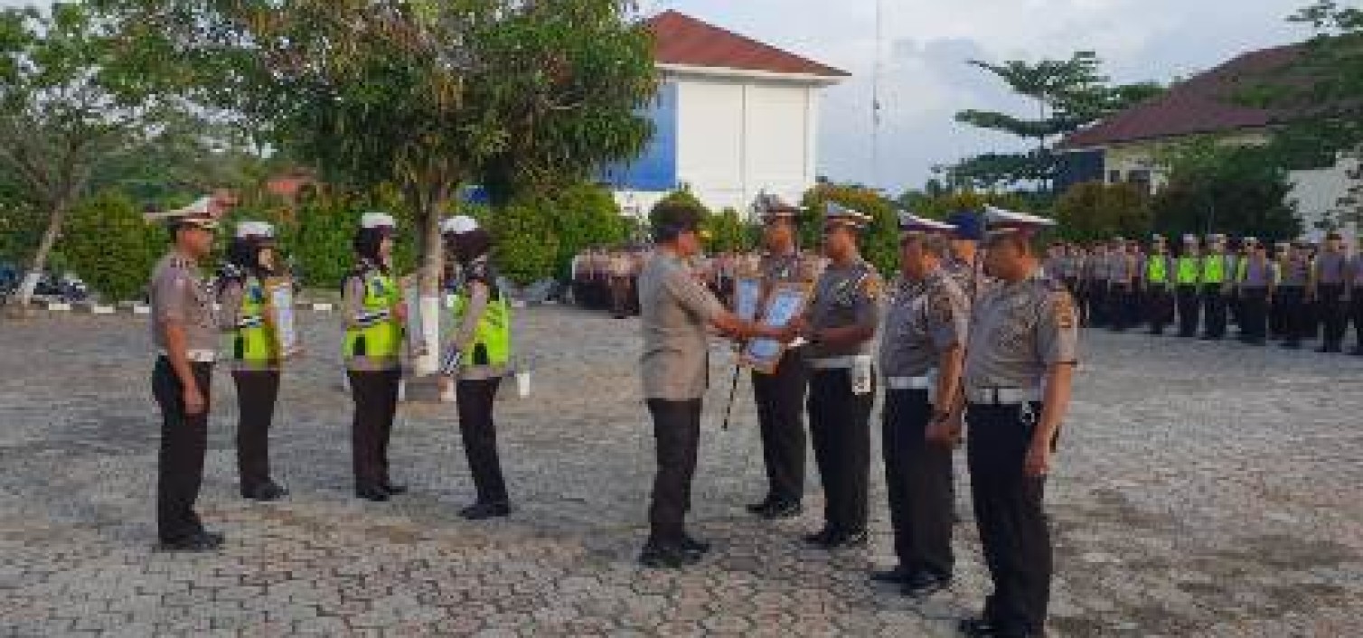 Kasat Lantas Terima Penghargaan Zero Accident