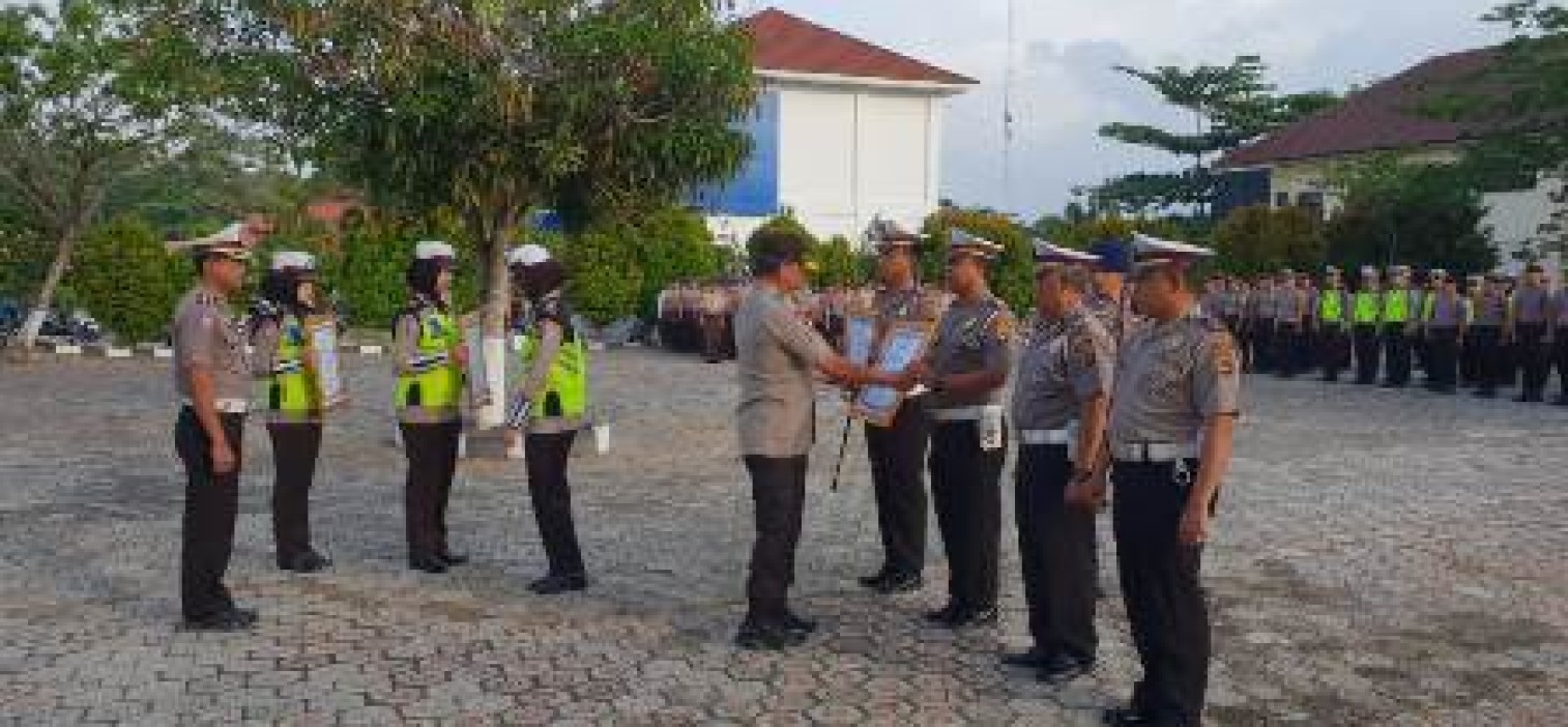 Kasat Lantas Terima Penghargaan Zero Accident