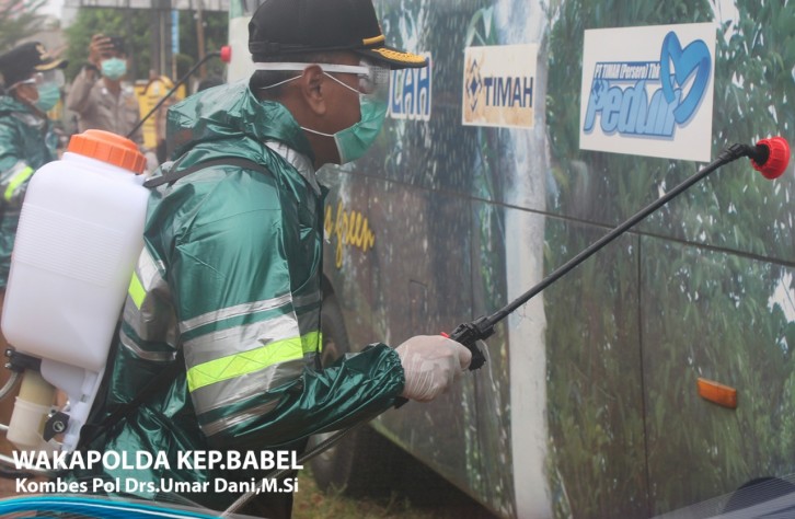 Waka Polda Kep. Babel Laksanakan Penyemprotan massa Bersama Forkopimda Bateng
