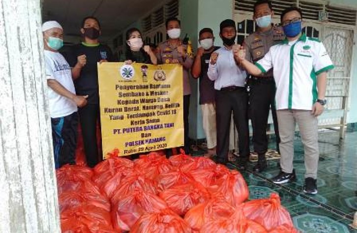 Kerjasama PT. Putra Bangka Tani, Polsek Namang Serahkan Bantuan Sembako Ke Desa Namang dan Belilik