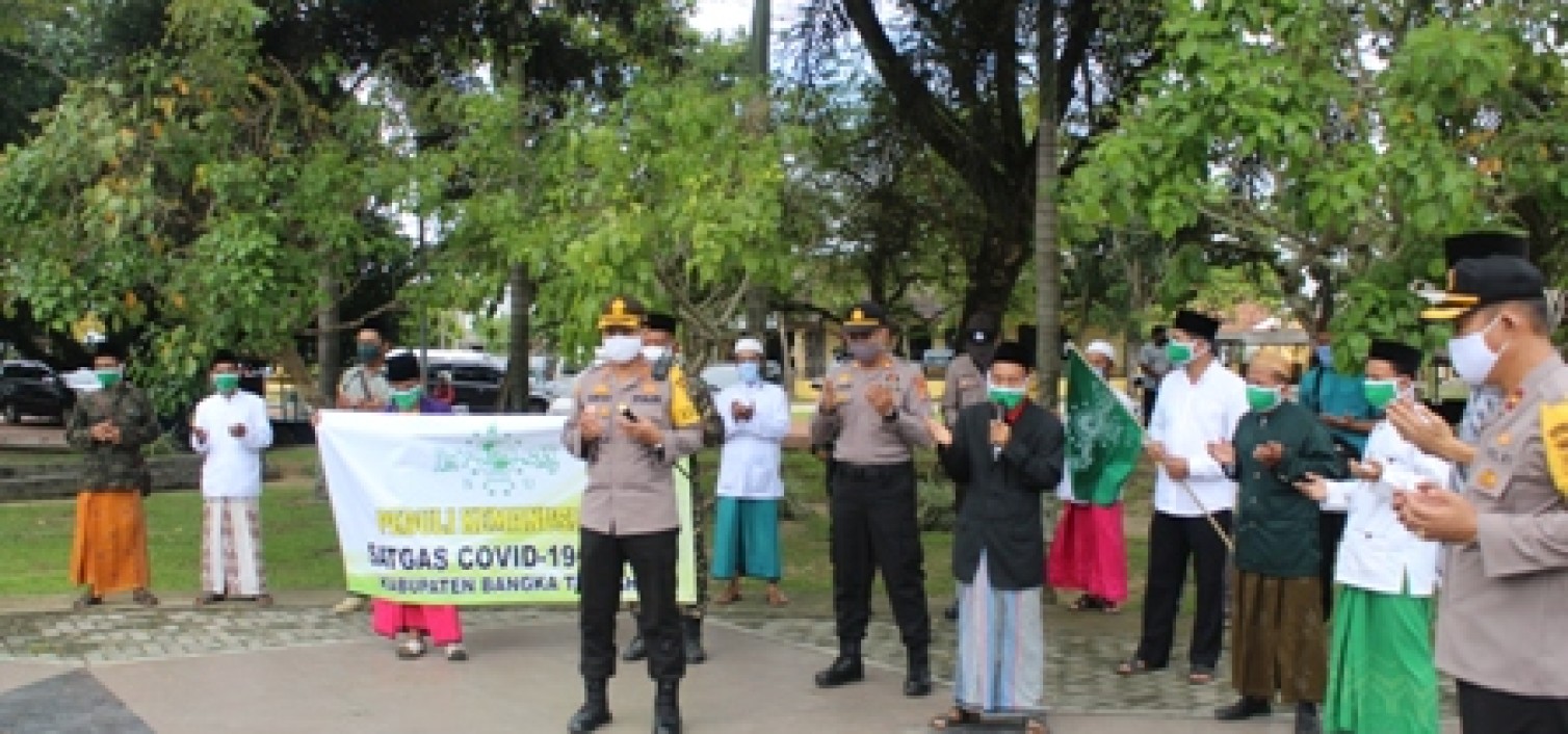 Kapolres Bangka Tengah Dampingi Distrisbusi 1000 Paket Sembako PC NU Bateng