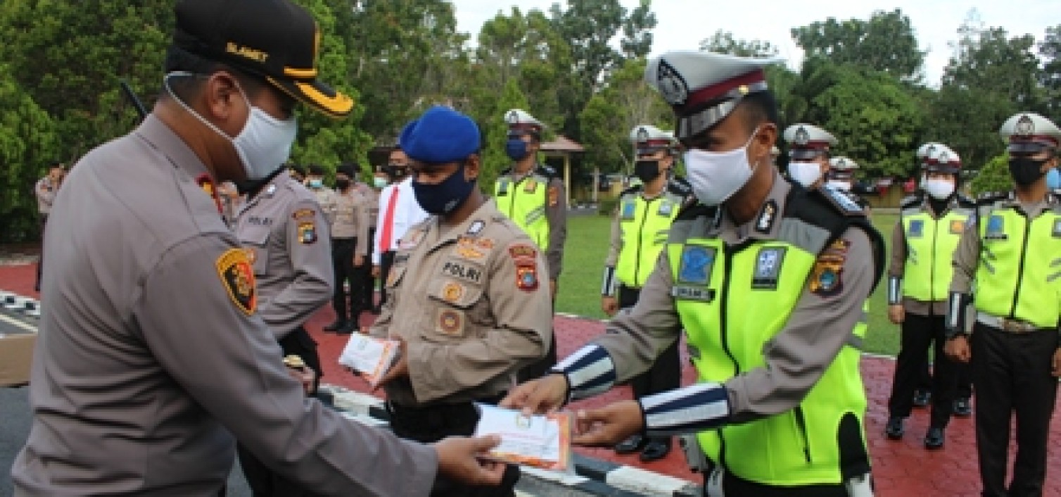 Bhayangkari Bangka Tengah bagikan Suplemen dan Vitamin kepada Personil Polres Bangka Tengah