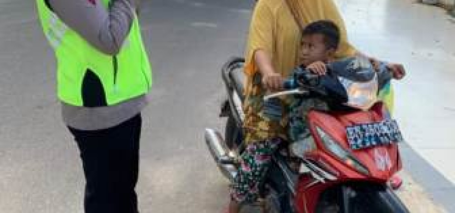 Sat Lantas Polres Bangka Tengah himbau penguna kendaran untuk selalu mengggunakan Masker