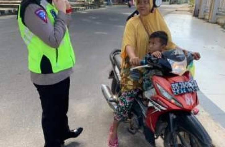 Sat Lantas Polres Bangka Tengah himbau penguna kendaran untuk selalu mengggunakan Masker