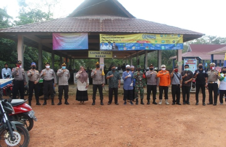 Kapolres bangka tengah, bersama jajaran Forkopimda Launching Pasar Peduli yang menerapkan protokol kesehatan Covid 19 di Desa Namang