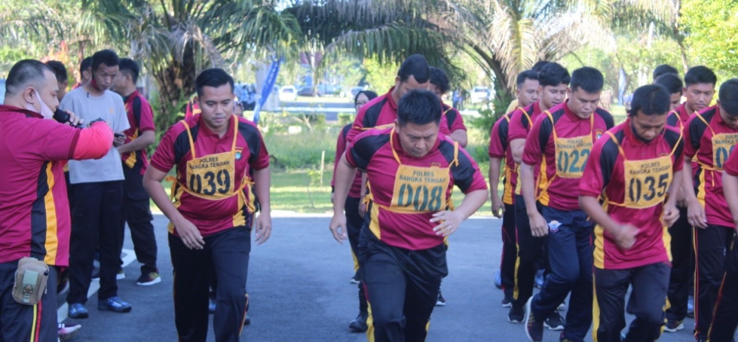 Jaga Kebugaran Tubuh, anggota Polres Bangka Tengah Ikuti Tes Kesemaptaan Jasmani Semester I