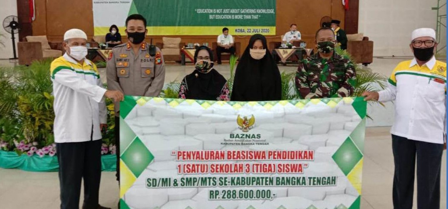 Kapolres Bangka Tengah hadiri kegiatan kegiatan Penyaluran Beasiswa 1 Sekolah 3 Siswa yang diadakan oleh BAZNAS Kab.Bateng