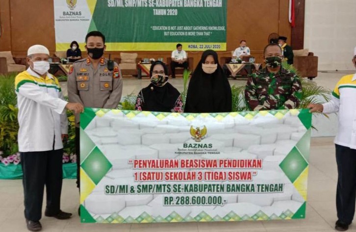 Kapolres Bangka Tengah hadiri kegiatan kegiatan Penyaluran Beasiswa 1 Sekolah 3 Siswa yang diadakan oleh BAZNAS Kab.Bateng