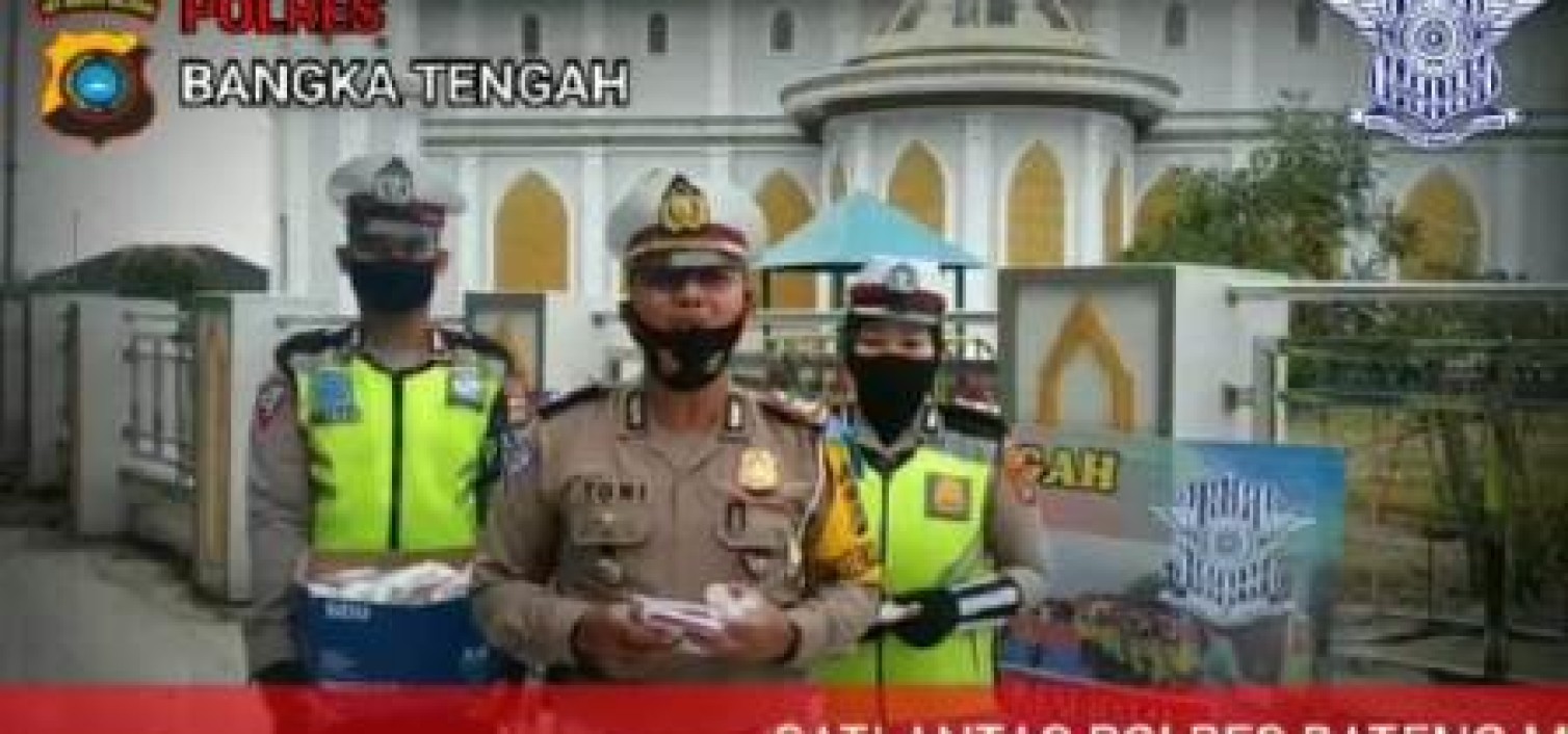 Menjelang perayaan Hari Kemardekaan RI ke 75 Sat Lanats Polres Bangka Tengah bagikan masker dan Hand Sanitizer