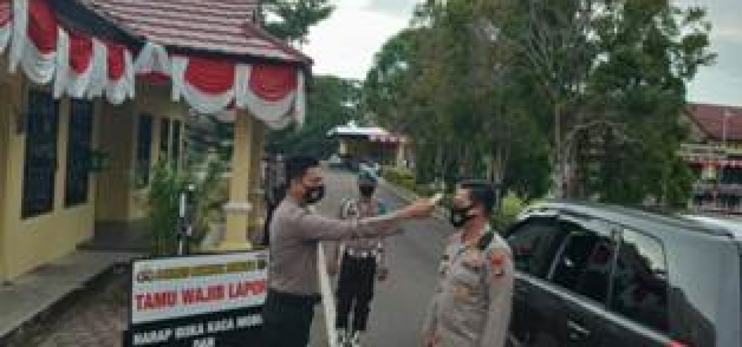Urkes polres Bateng rutin lakukan periksa suhu badan personil dan tamu yang masuk mako.