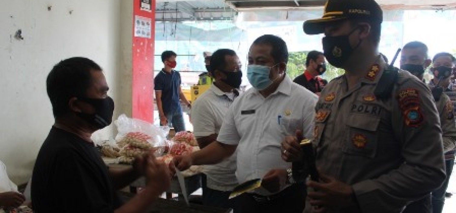 Tim Gabungan sosialisasikan 3 M di Pasar modern Koba