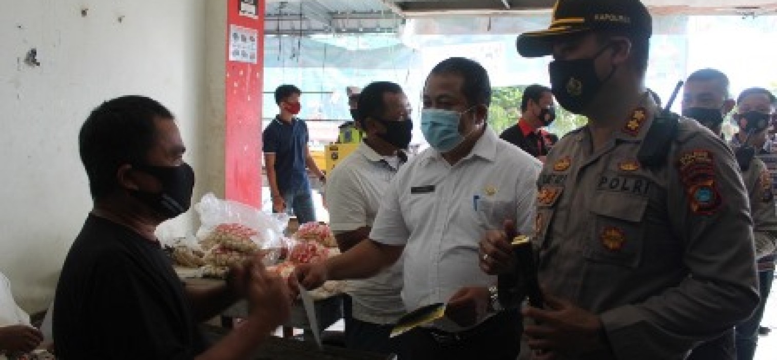 Tim Gabungan sosialisasikan 3 M di Pasar modern Koba