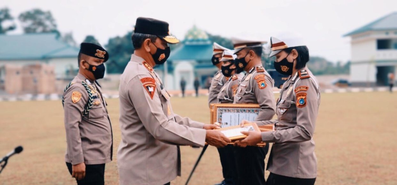 Kasat lantas Polres Bateng Terima Penghargaan Kapolda Kep. Babel