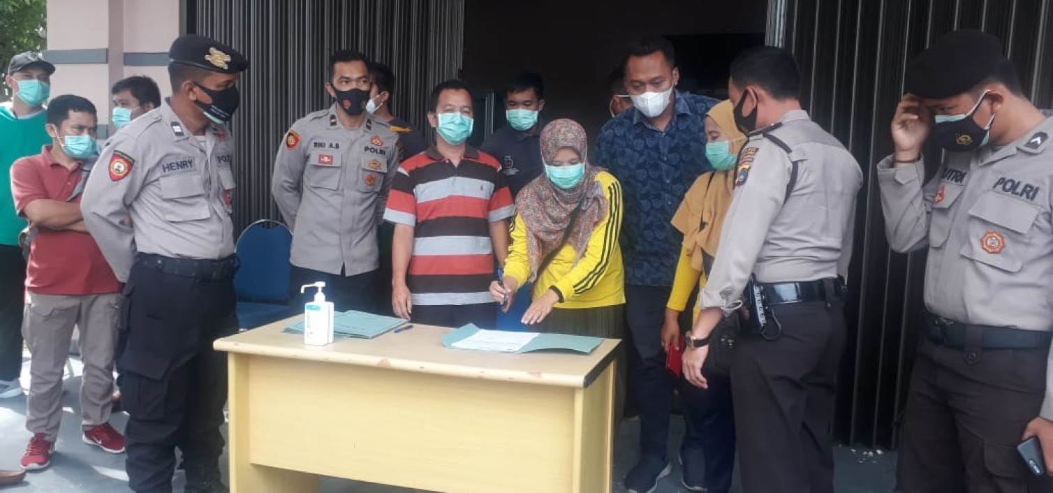 Personel Polres Bateng Kawal Pendistribusian Vaksin Covid-19 ke Puskesmas Se Kab.Bateng