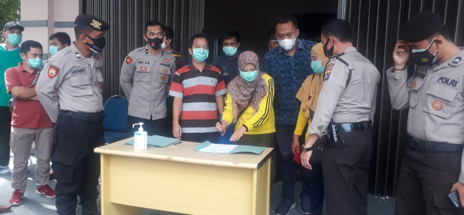 Personel Polres Bateng Kawal Pendistribusian Vaksin Covid-19 ke Puskesmas Se Kab.Bateng