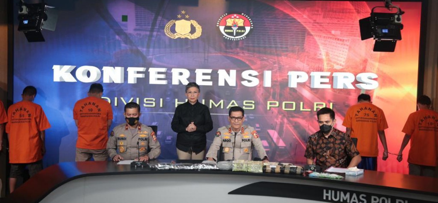 Humas Polri Libatkan Juru Bahasa Isyarat Dalam Setiap Konferensi Pers