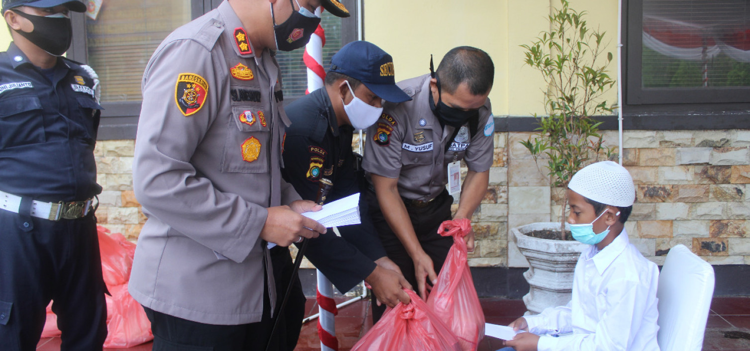 jelang-hut-satpam-ke-40-polres-bateng-gelar-baksos
