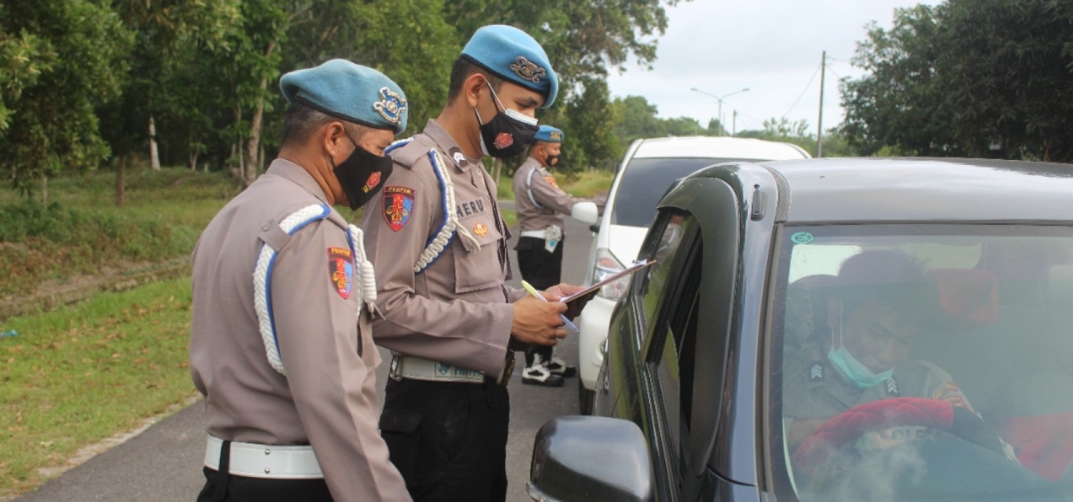 Menjaga kedisiplinan Polri, Provos Polres Bateng cek personil saat masuk Mako