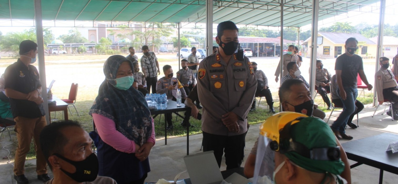 Ratusan Anggota Polres Bateng Jalani Suntik Vaksin Covid-19 Tahap 1