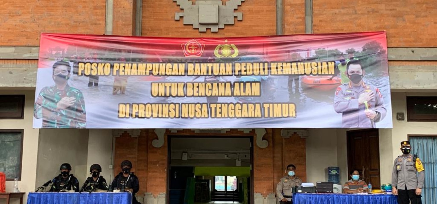 Polda Bali Distribusikan Bantuan Empat Polda Untuk Korban Banjir Bandang NTT