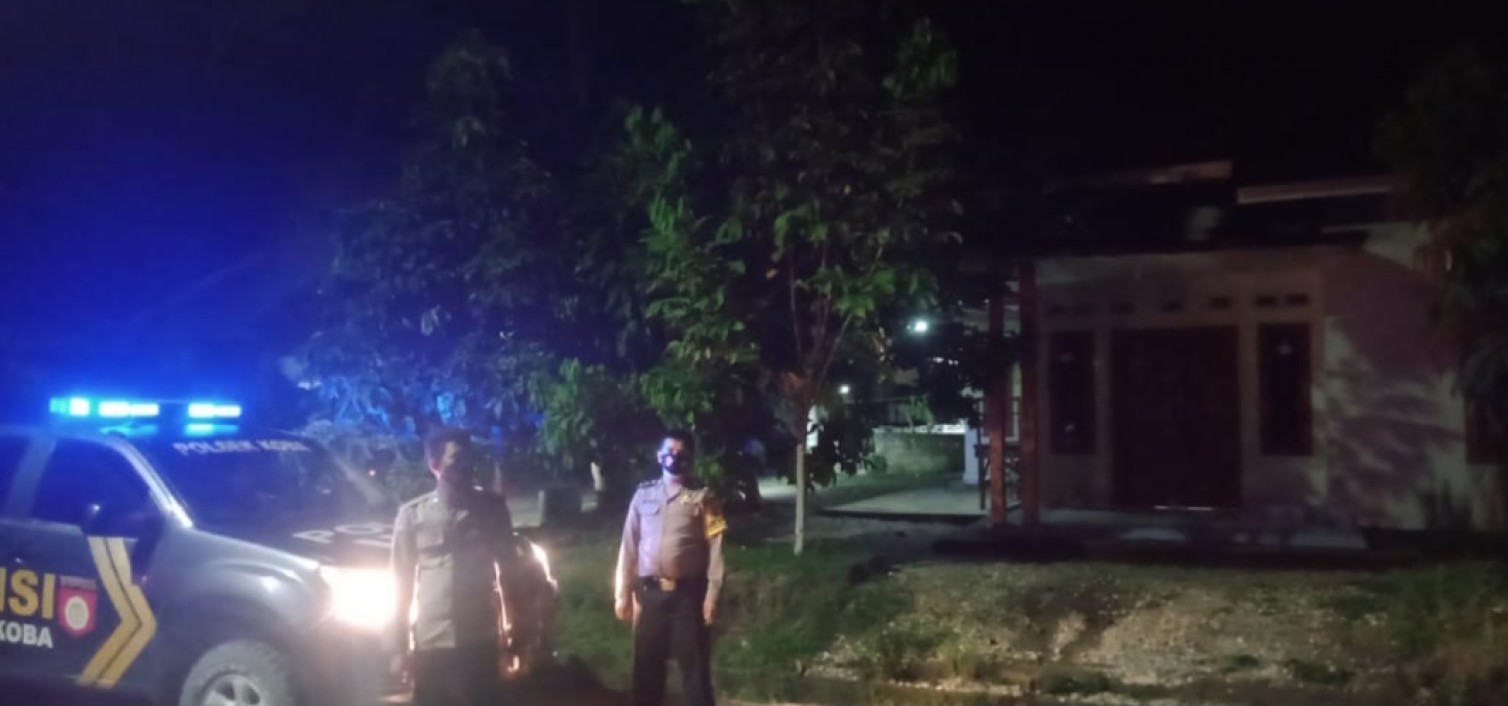 Polsek Koba Patroli Keliling Kampung Bangunkan Sahur