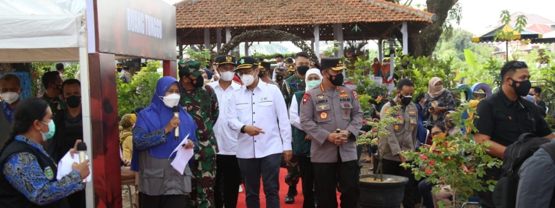 Panglima TNI dan Kapolri Pantau Pelaksanaan Vaksinasi di Madiun