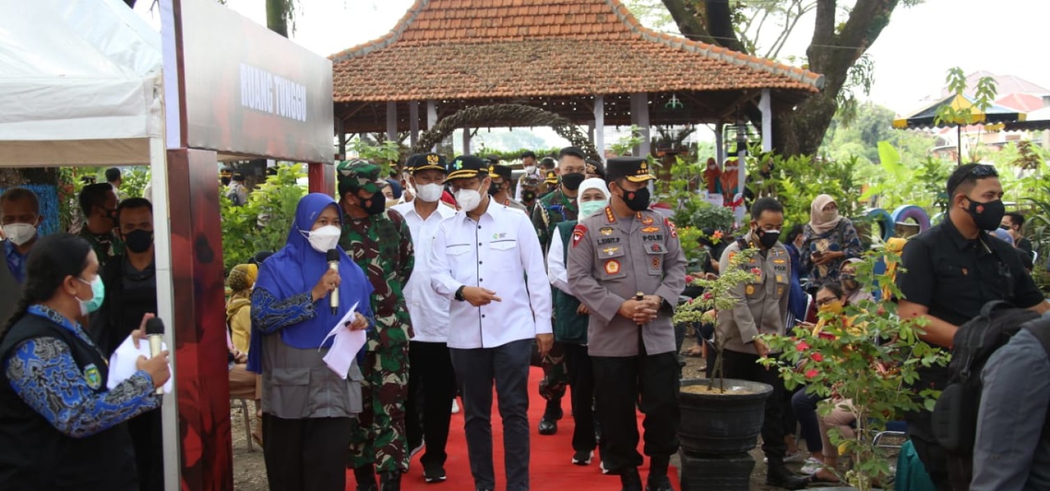 Panglima TNI dan Kapolri Pantau Pelaksanaan Vaksinasi di Madiun