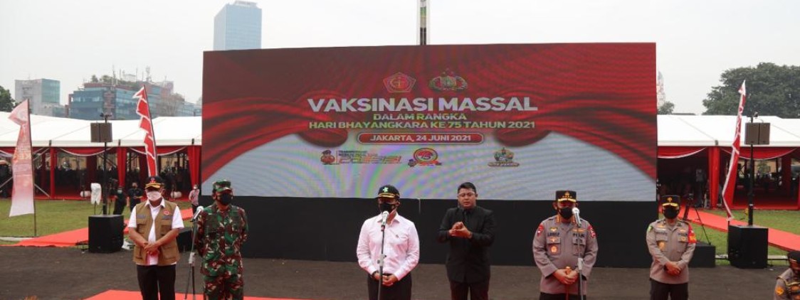 Panglima TNI, Kapolri dan Menkes, Tinjau Vaksinasi Massal Jelang HUT Bhayangkara