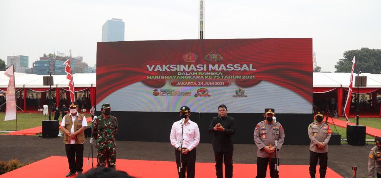 Panglima TNI, Kapolri dan Menkes, Tinjau Vaksinasi Massal Jelang HUT Bhayangkara