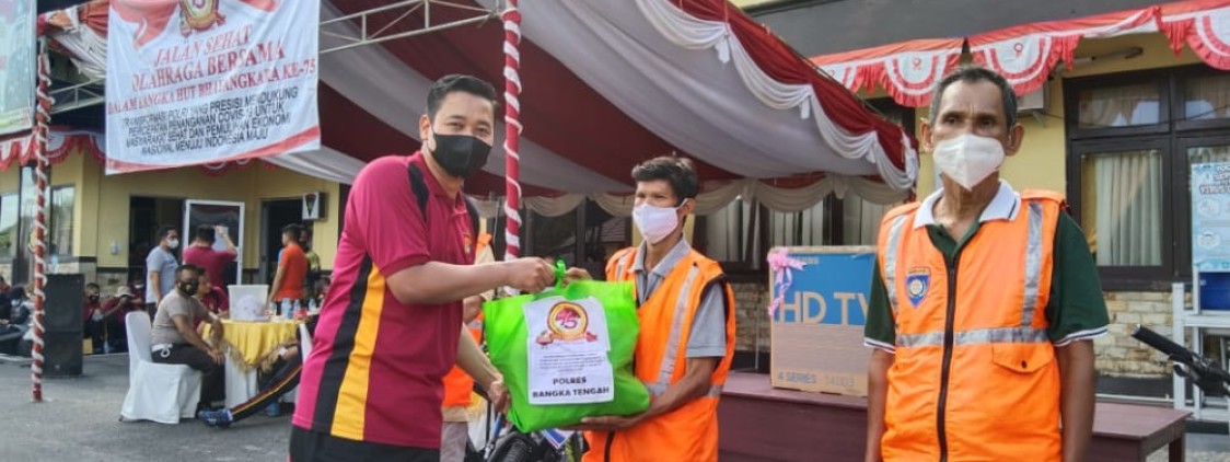Sambut HUT Bhayangkarake-75, Polres Bateng bagikan ratusan paket sembako