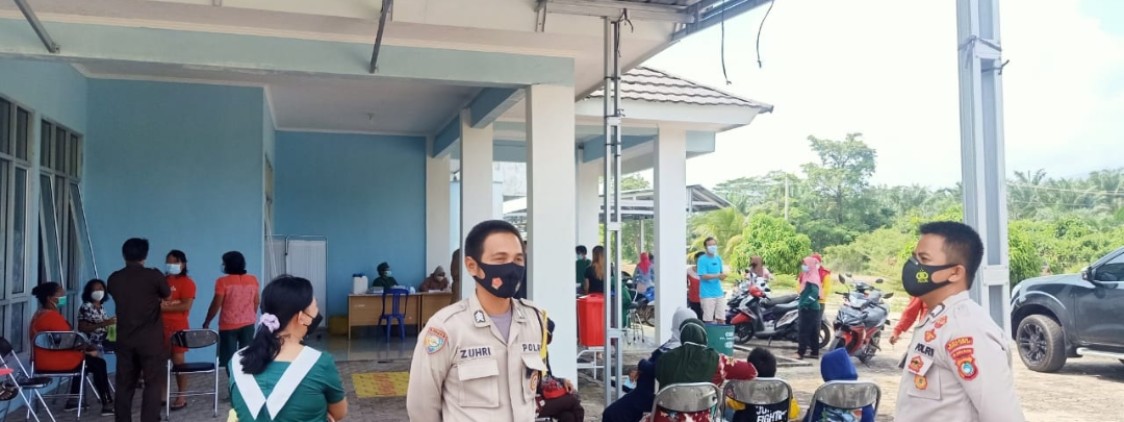 Polsek Lubuk Besar Amankan Penyuntikan Vaksin Sinovac Di Puskesmas Perlang
