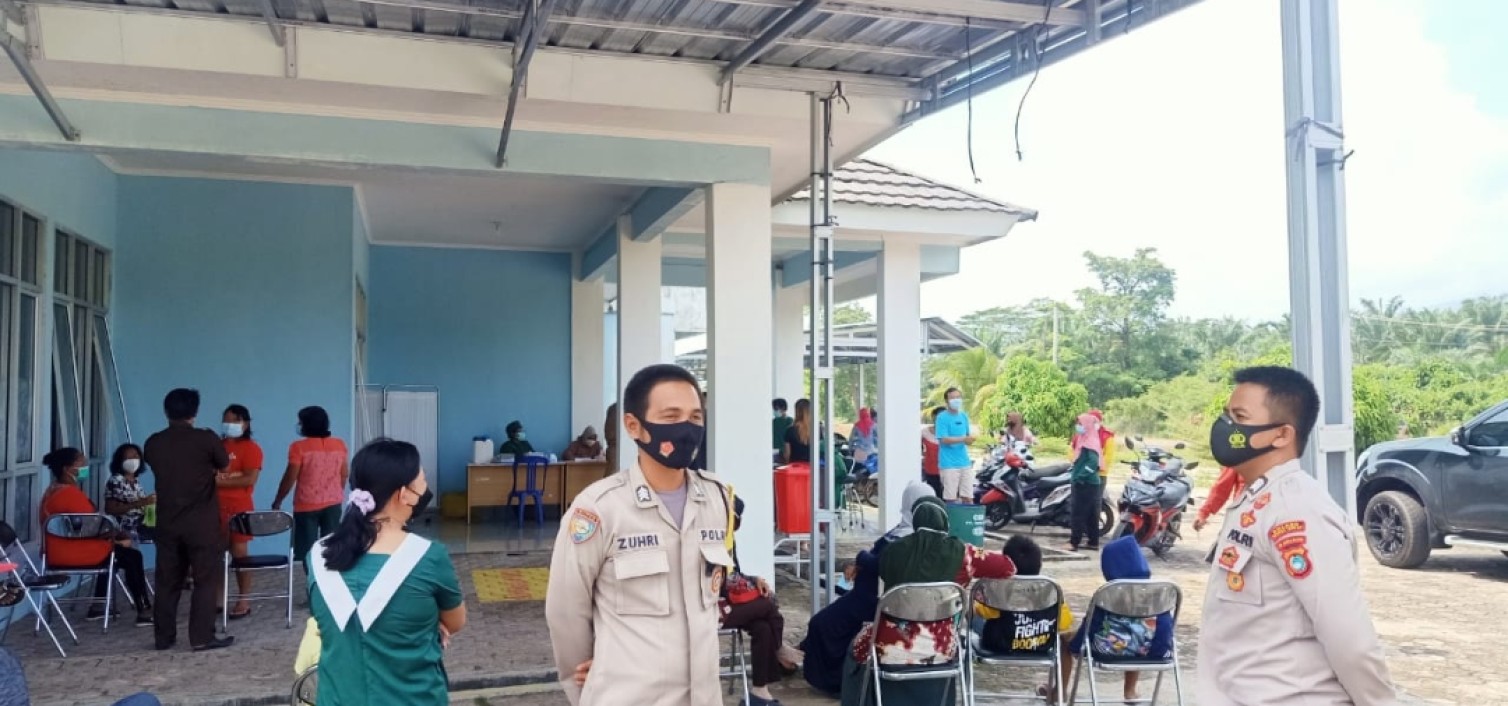 Polsek Lubuk Besar Amankan Penyuntikan Vaksin Sinovac Di Puskesmas Perlang