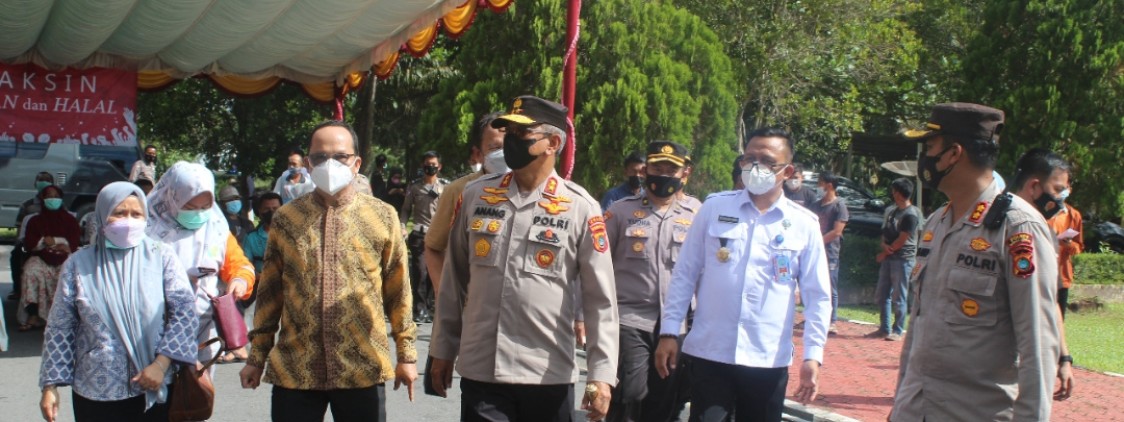 Kapolda Babel Tinjau Vaksinasi Massal di polres Bangka tengah