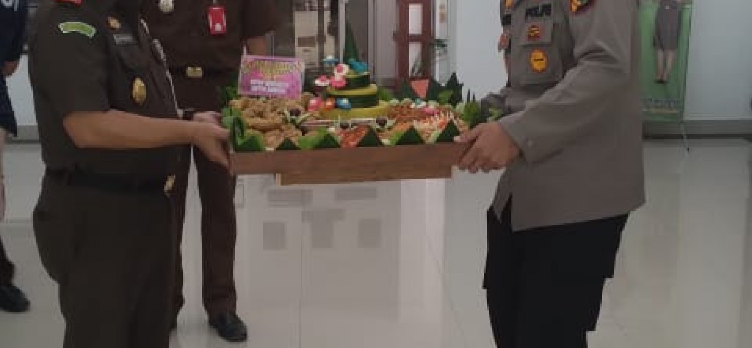 Kapolres Bateng beri Surprise kejari dan saat Hari Bhakti Adhyaksa ke- 61