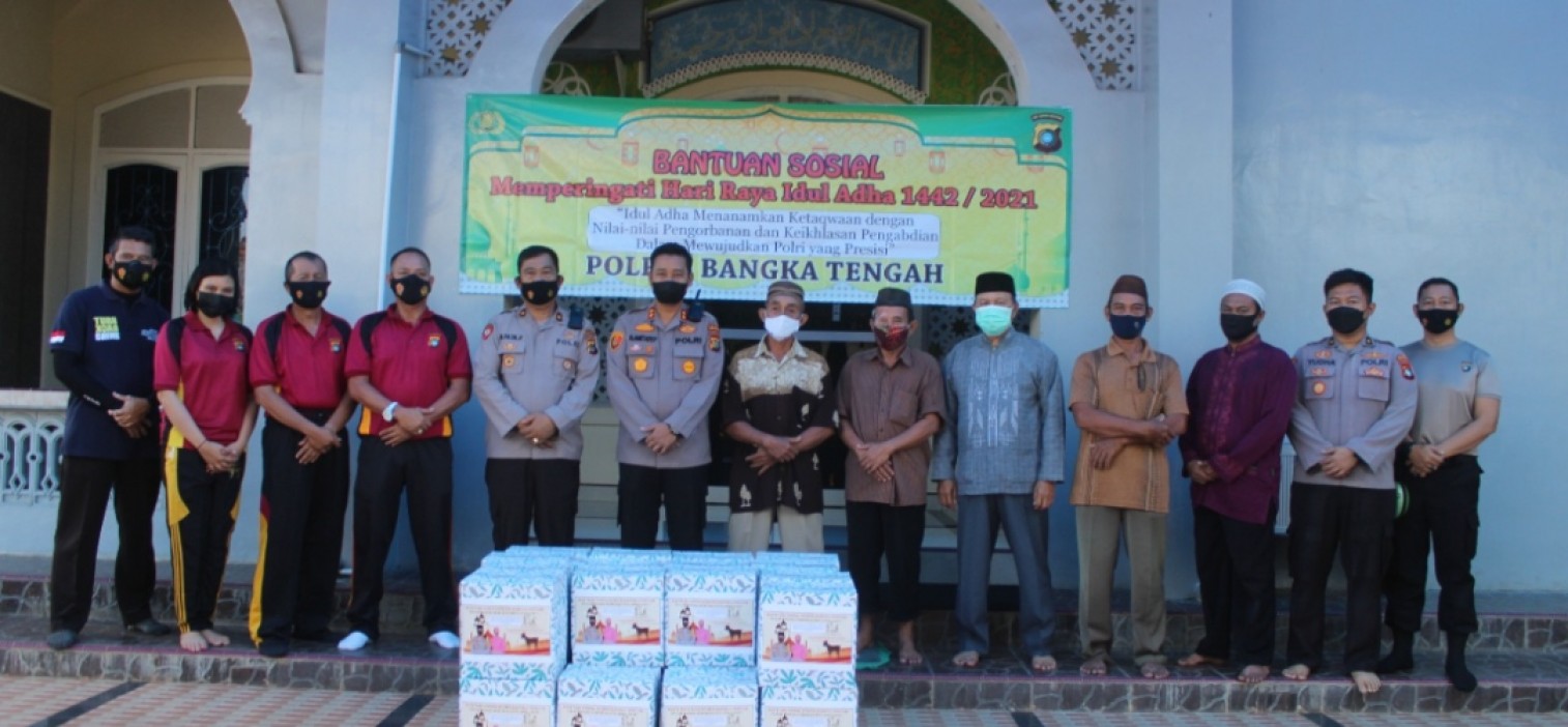 Menjelang Hari Raya Idul Adha 1442 polres Bateng bagikan paket sembako