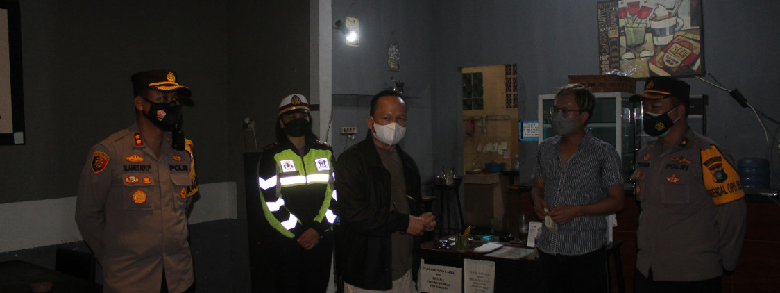 Cegah covid-19, Polres Bateng bersama Forkopimda melaksanakan Patroli Skala Besar.