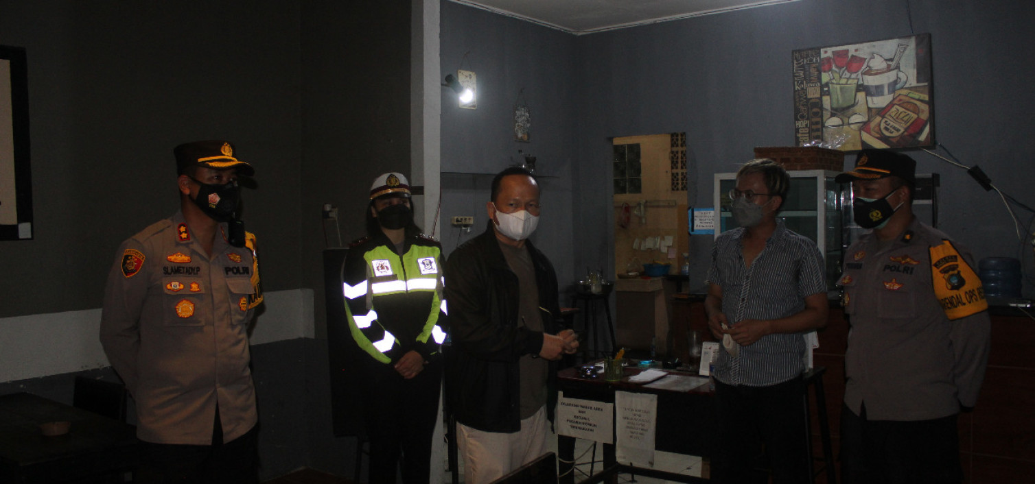 Cegah covid-19, Polres Bateng bersama Forkopimda melaksanakan Patroli Skala Besar.