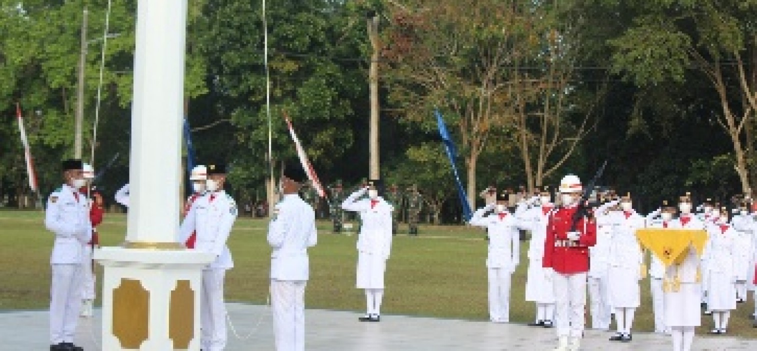 Kapolres Bateng Bersama Forkopimda Hadiri Upacara Peringatan HUT RI Ke-75 Di Halaman Kantor Bupati