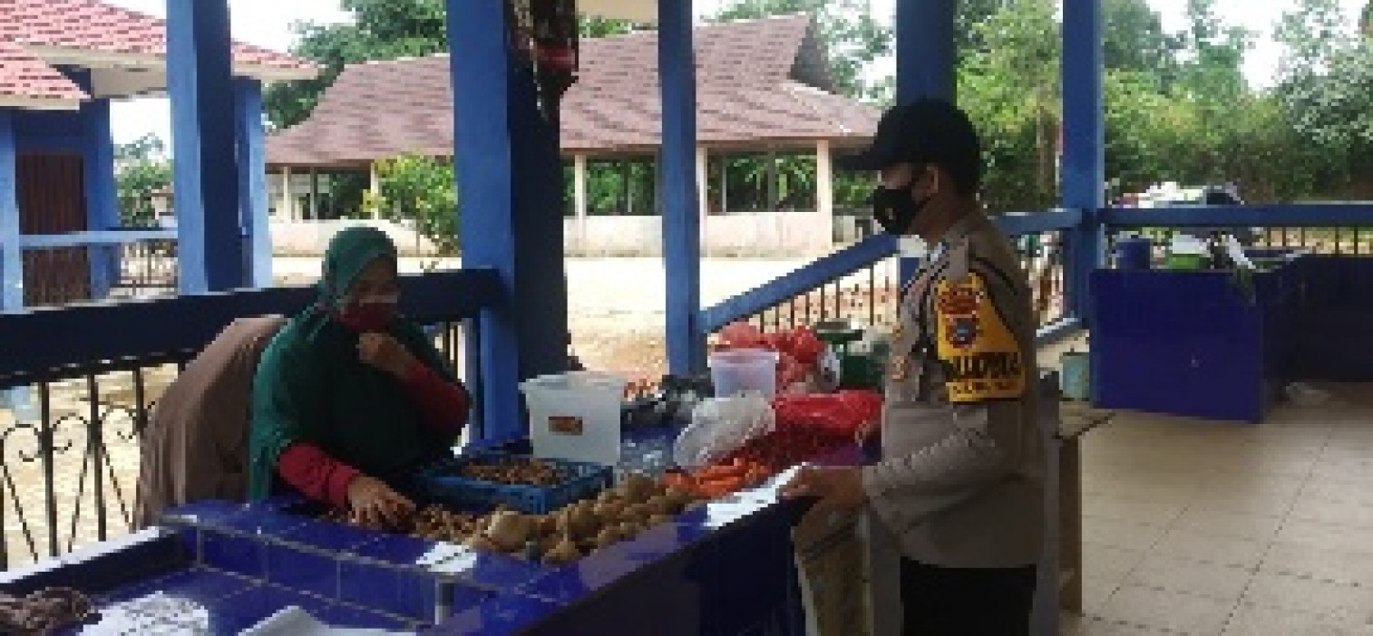 Cegah covid-19, personil Polsek Namang Sosialisasikan prokes 5 di pasar