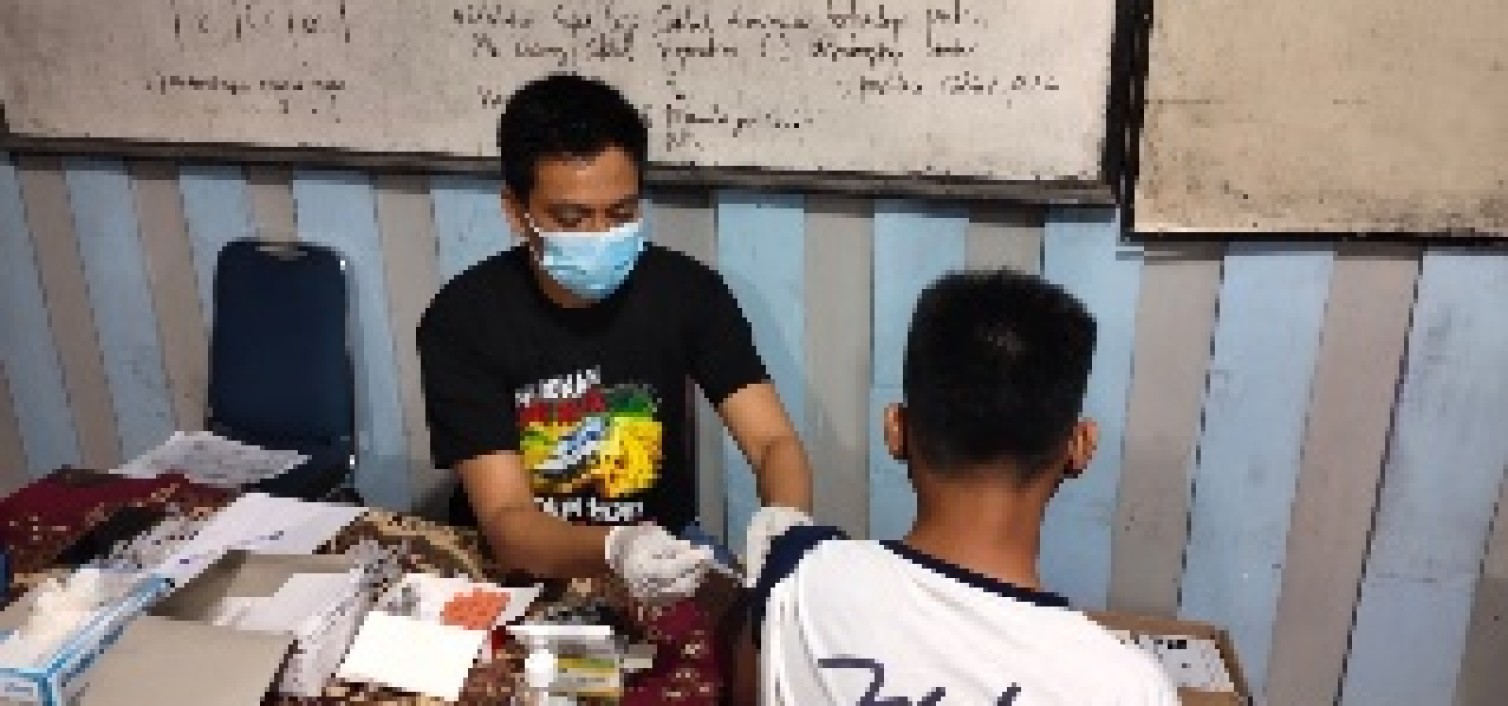Percepatan Vaksinasi Pelajar Smp Stania Divaksin Malam Hari