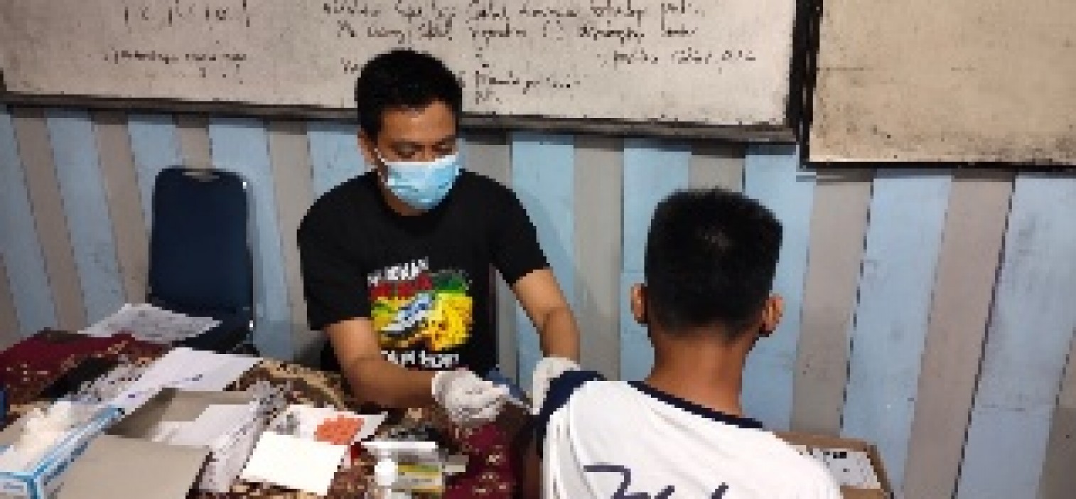 Percepatan Vaksinasi Pelajar Smp Stania Divaksin Malam Hari