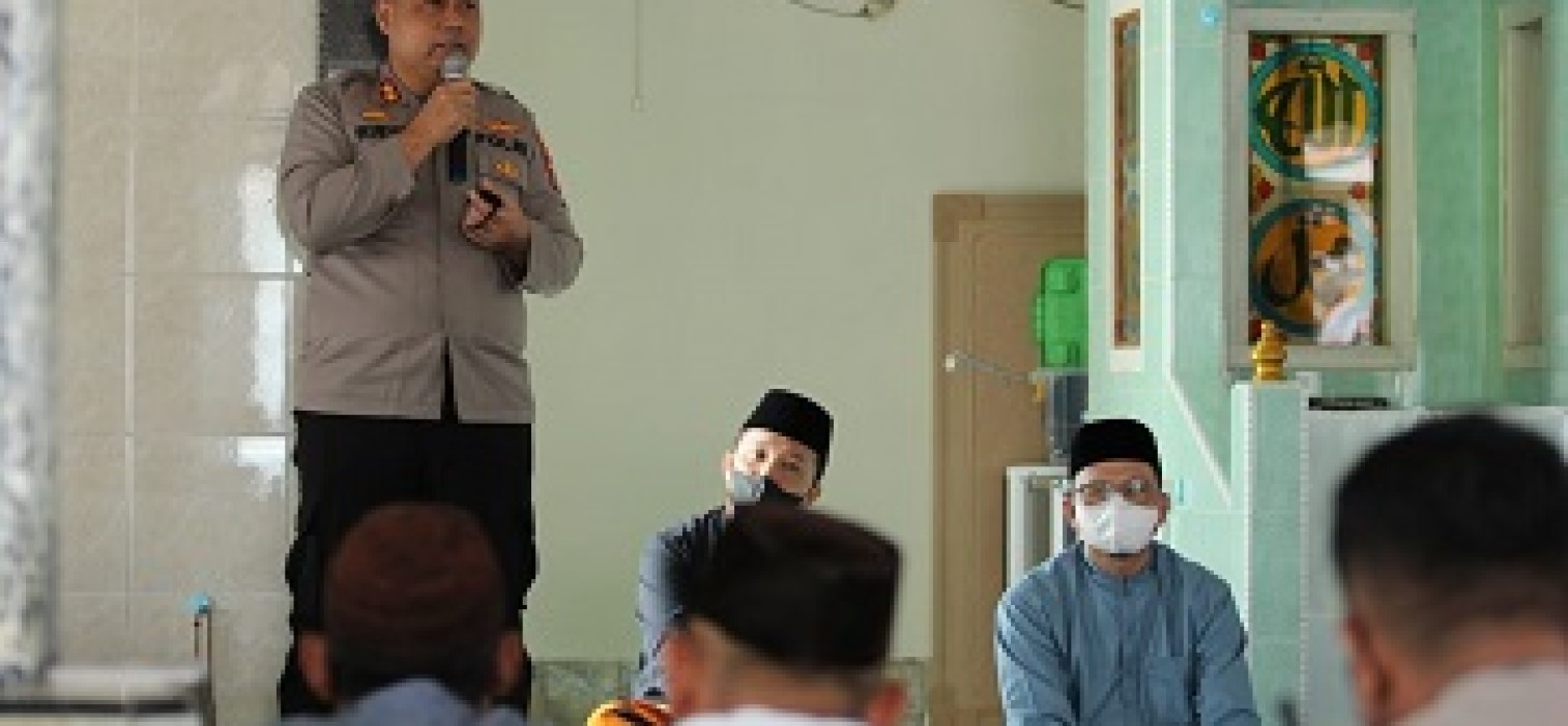 Safari Jumat Barokah, Kapolres dan Bupati Bateng Ajak Warga Vaksin