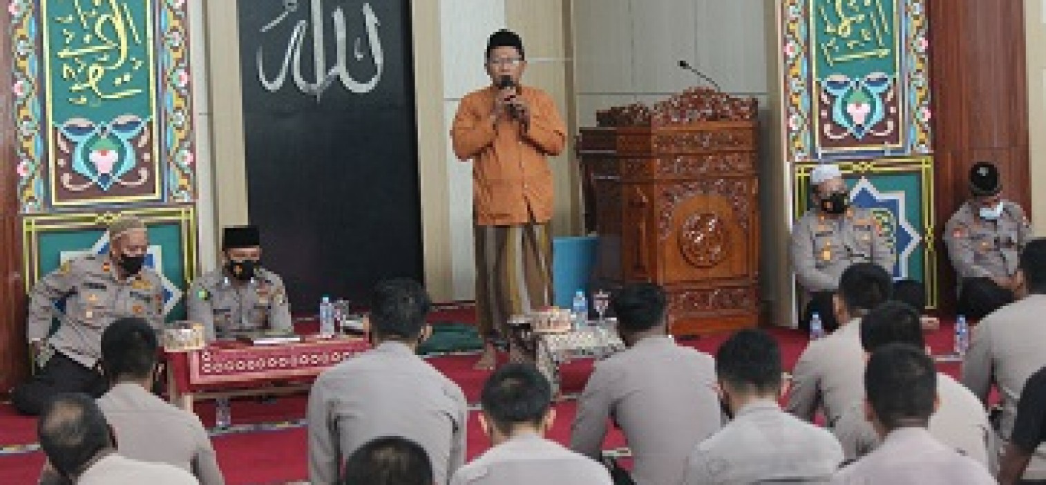 Peringatan Maulid Nabi Muhammad SAW Polres Bateng Diisi Tausyah Ketua MUI