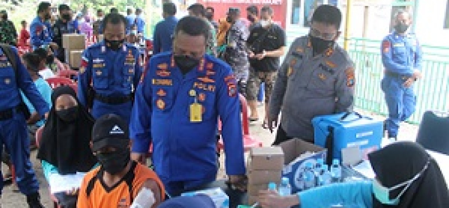 Berkat Kerjasama Polres Bateng dan Polairud Polda Babel, Warga Pulau Terluar Dapat Divaksin