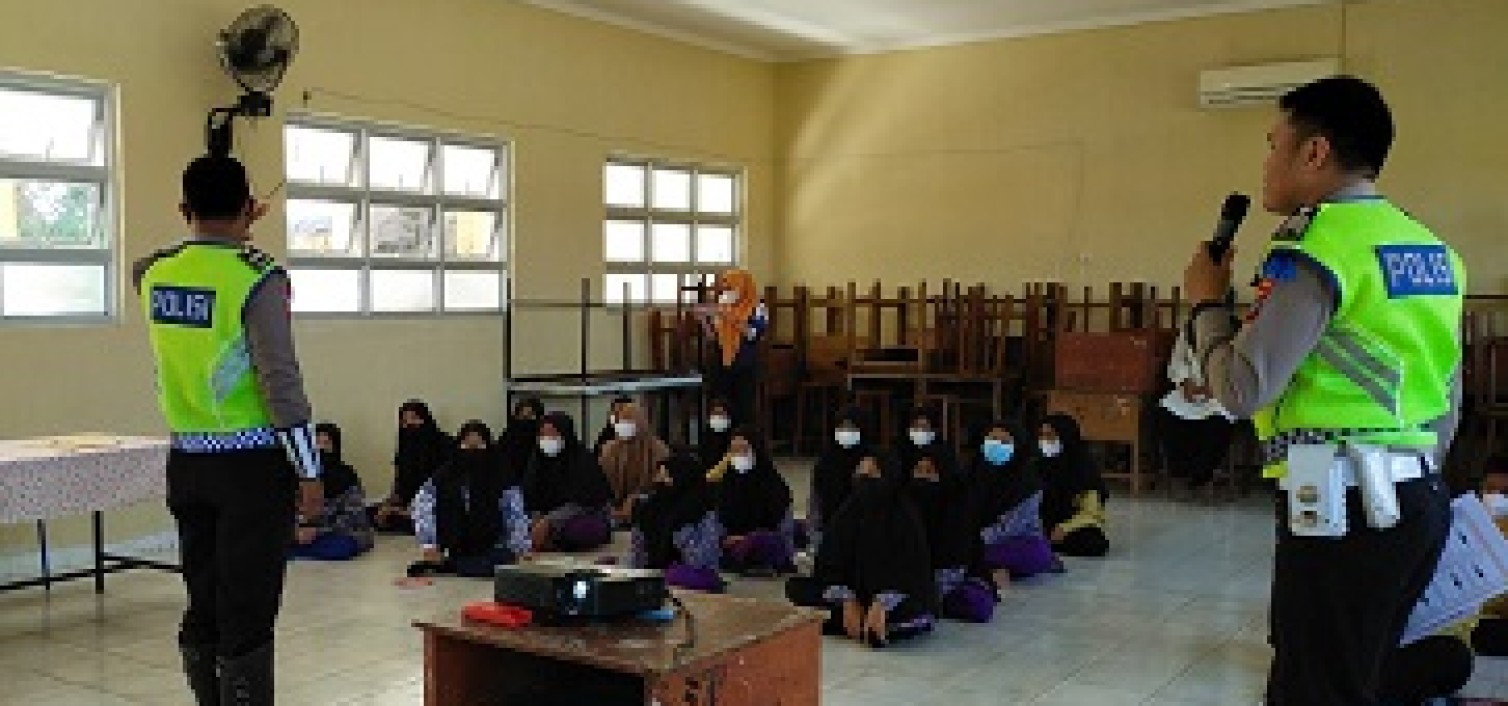 Ops Zebra : Satgas Preventif Sosialiasikan Keselamatan Berlalu lintas Hingga bagi Baksos di Sekolah