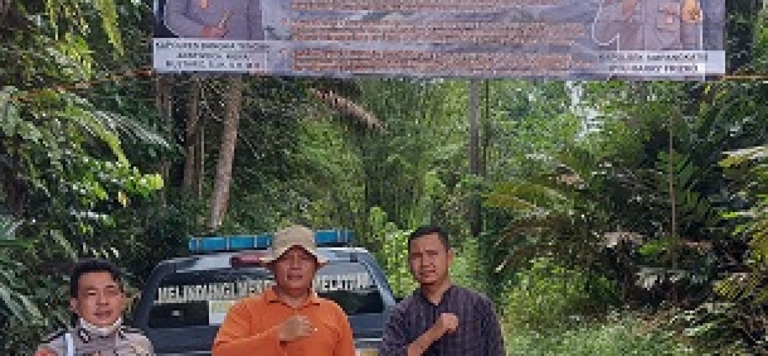 Kanit Reskrim Polsek Simpang Katis Pasang Spanduk Larangan Menambang
