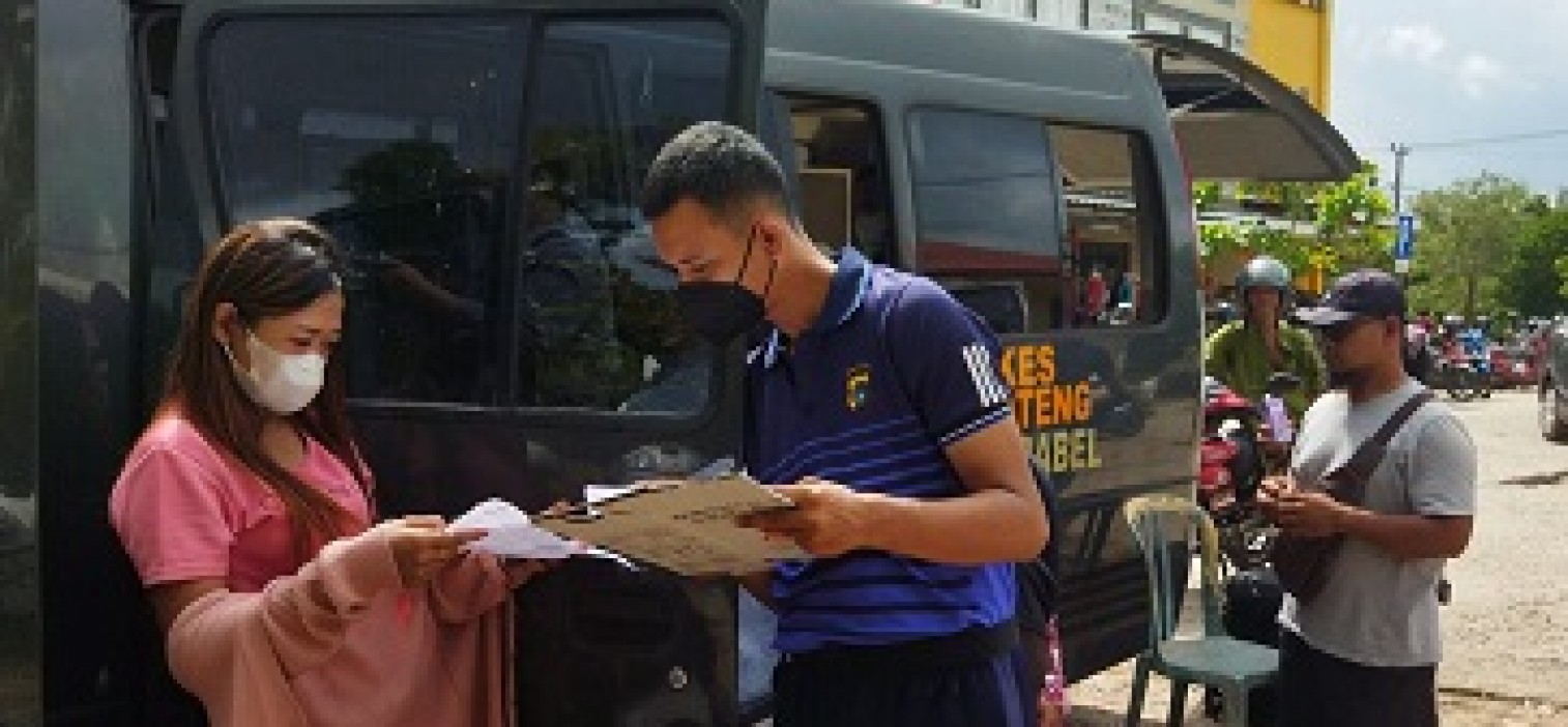 Vaksinasi Mobil Klinik Polres Bangka tengah On The Spot Di Pasar Modern Koba