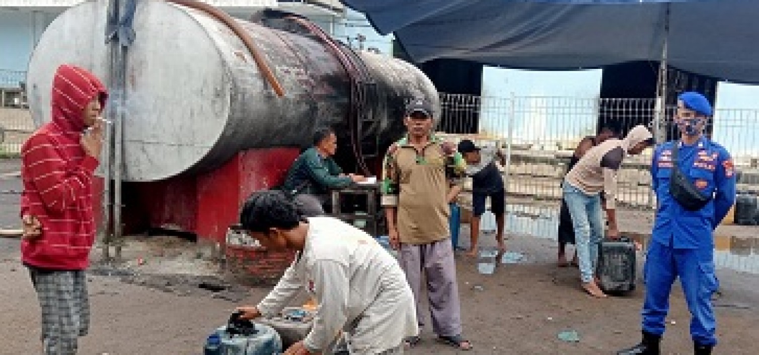 Sat Polairud Polres Bangka tengah Awasi Pendistribusian BBM Subsidi Untuk Nelayan