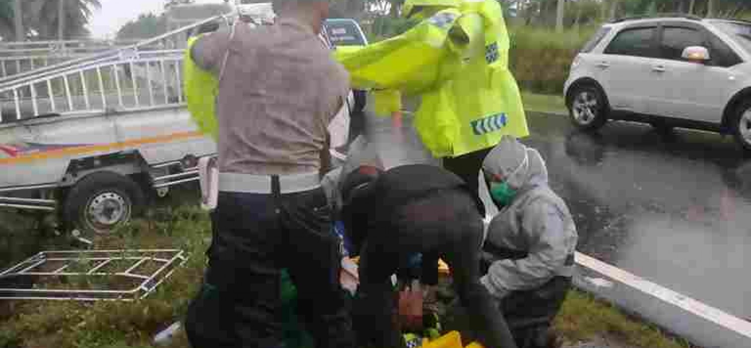 Upaya Evakuasi Unit Laka Lantas Bangka Tengah dan Tim medis RSUD