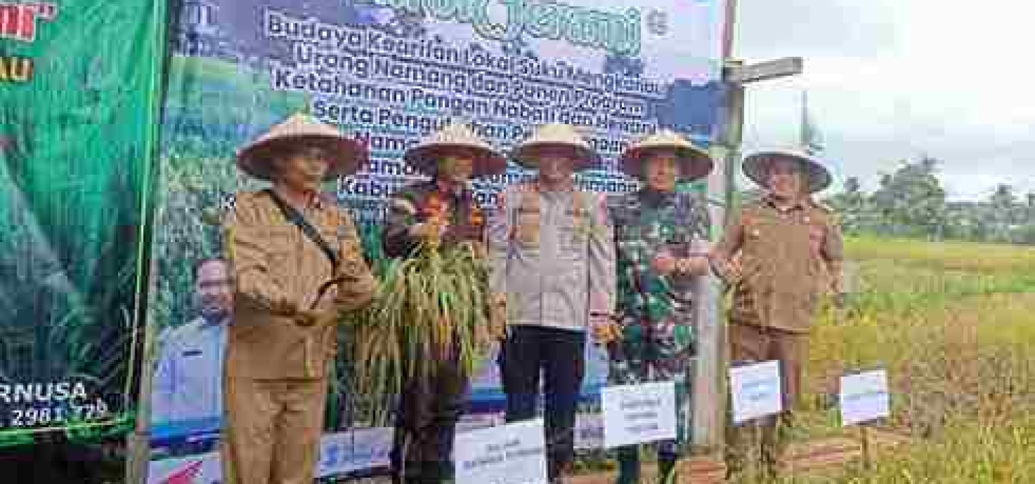 Polres Bangka Tengah amankan kegiatan prosesi pesta adat suku mengkanau murok jerami Desa Namang.